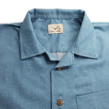 Laden Sie das Bild in den Galerie-Viewer, TEXTURED SKY BLUE HOLIDAY SHIRT